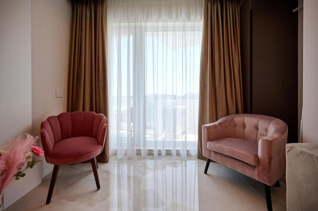 Wave N' Sea Apartment In Infinity Beach Resort - Parking Mamaia Eksteriør billede