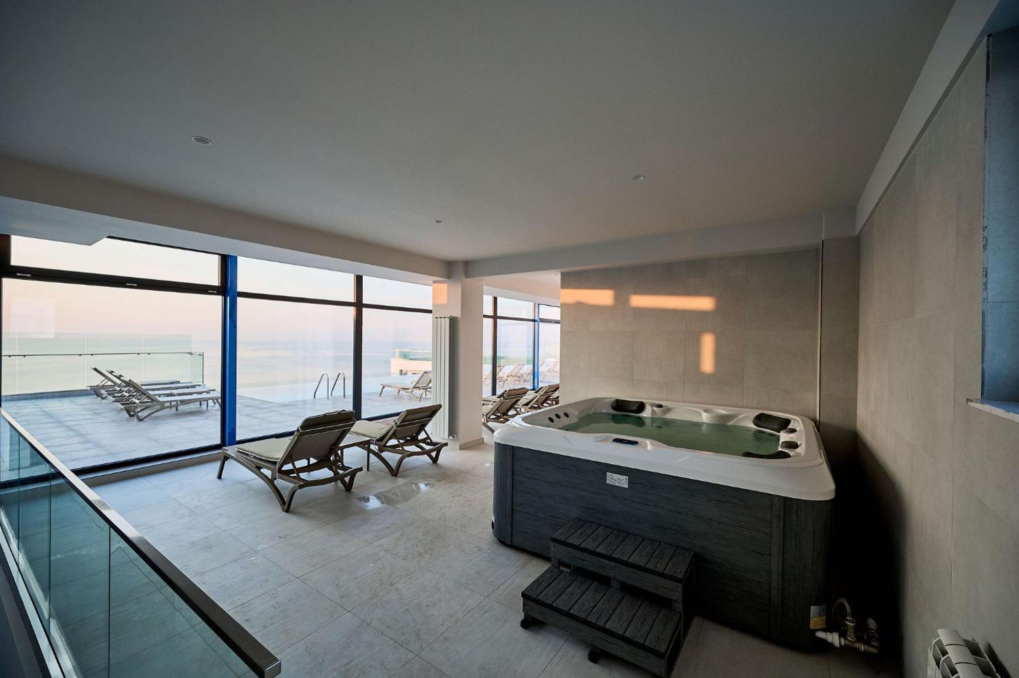 Wave N' Sea Apartment In Infinity Beach Resort - Parking Mamaia Eksteriør billede