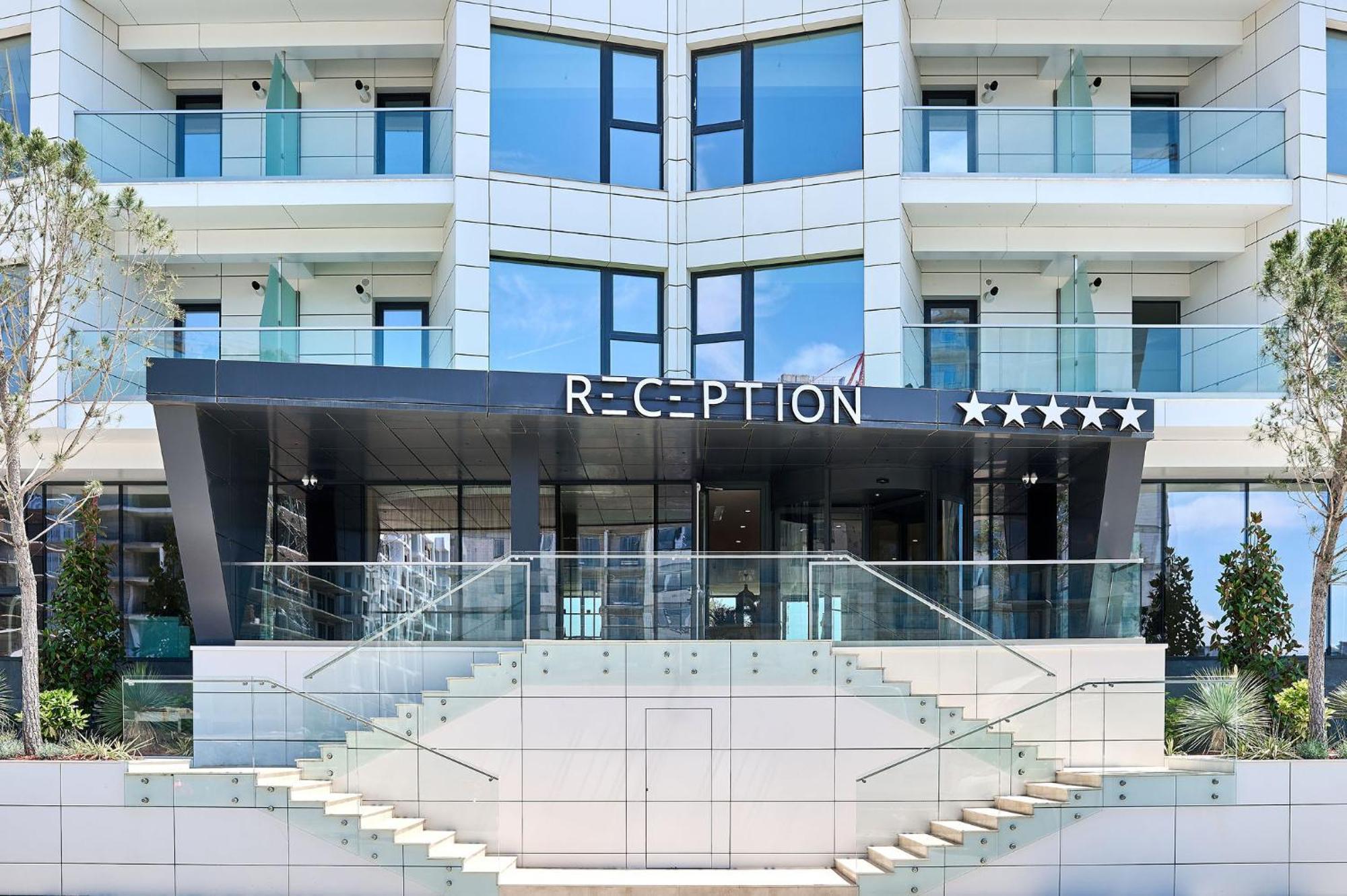 Wave N' Sea Apartment In Infinity Beach Resort - Parking Mamaia Eksteriør billede
